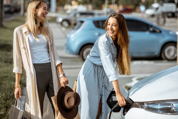Quels avantages offre la location longue durée pour une voiture électrique ?
